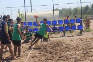 نخستین روز رقابت های هندبال ساحلی آقایان
